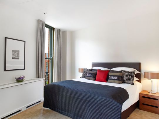 Luxury Kensington residence with excellent leisure amenities - Photo 1