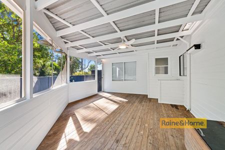 3 BEDROOM FAMILY HOME WITH SLEEPOUT - Photo 5