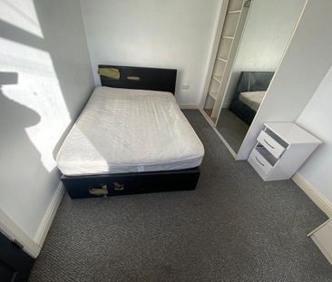 1 bedroom in a house share to rent - Photo 5
