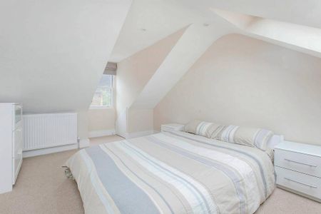3 bedroom flat to rent - Photo 3