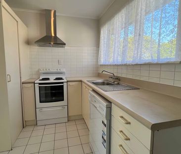 2 bedroom front unit in block of 3 - Photo 3