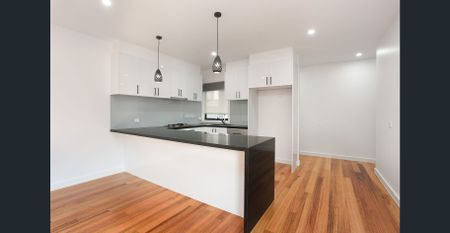 Stylish 2-Bedroom Villa in Prime Oak Park Location - Photo 4