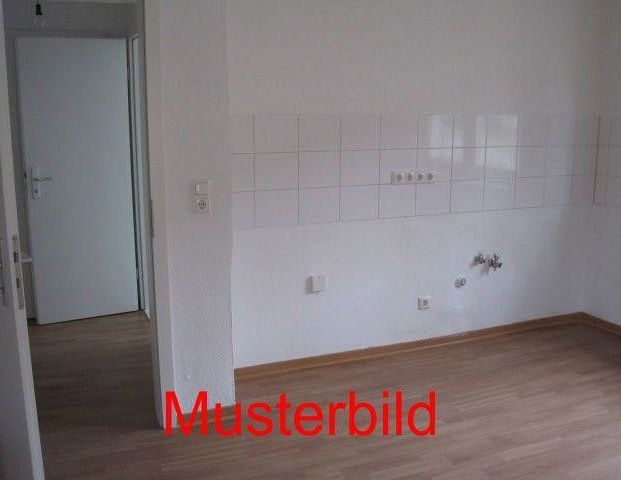 Tolle und bezugsfertige 3-Zimmer-EG-Wohnung mit Balkon und ebenerdigem Duschbad! - Photo 1