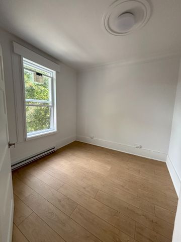 Fully renovated 5 1/2 apartment in Lachine - Photo 2