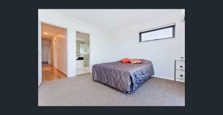 Large 3 bed apartment! - Photo 3