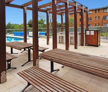 Sunny One Bedroom With Large Balcony! - Photo 6