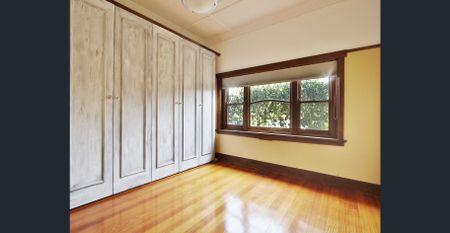 LOCATION & BIG ON SIZE! - Photo 3