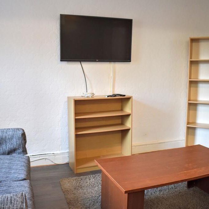 4 bedroom semi-detached house to rent - Photo 1