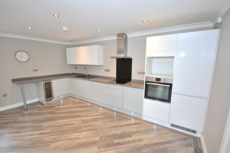 2 bedroom Apartment to rent - Photo 3