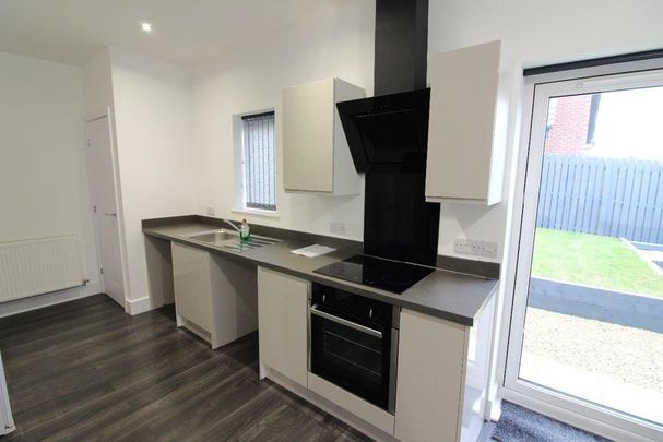2 bedroom bungalow to rent - Photo 1