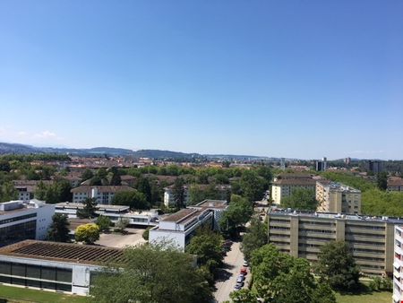 Grosszügiger Grundriss - schöne Weitsicht! - Photo 4