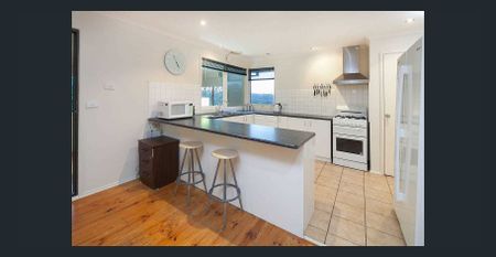 Spacious Family Home in a Quiet Court Location - Photo 4