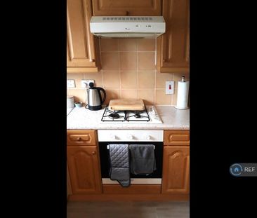 2 bedroom semi-detached house to rent - Photo 2