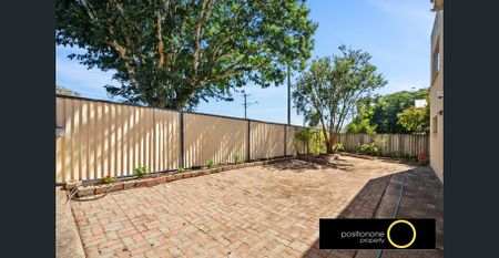 Large Deluxe Furnished Room for Rent includes Electricity, Water and Wifi Internet. - Photo 2