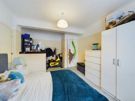 2 bed flat to rent in Boundary Road, Chatham, ME4 - Photo 4