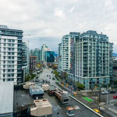 Modern 2-Bedroom Apartment in Olympic Village, False Creek – Oct Start - Photo 3