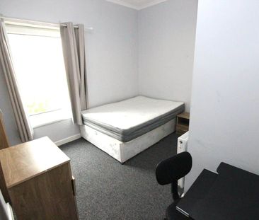 Room , Blandford Road - Photo 6