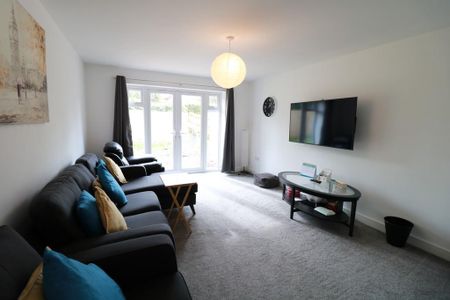 3 bedroom detached bungalow to rent - Photo 2