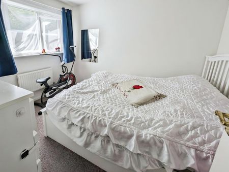 3 bedroom end of terrace house to rent - Photo 4