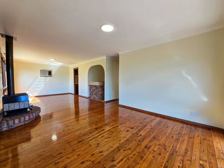 Freshly Updated Home with Space, Comfort & Ample Parking - Photo 3
