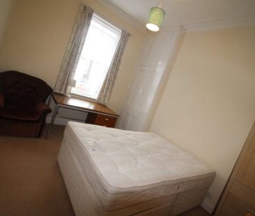 4 bedroom terraced house to rent - Photo 3