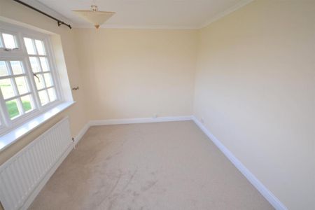 4 bedroom detached house to rent - Photo 3