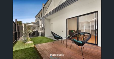 Stunning Townhouse in Absolutely Unbeatable Location! - Photo 5