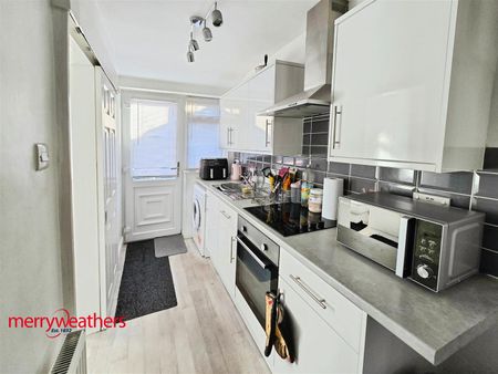 2 bed end of terrace house to rent in Snydale Road, Cudworth, S72 - Photo 3