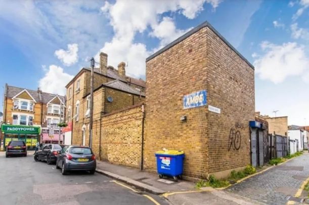 4 Bed Flat, High Street, E17 - Photo 1