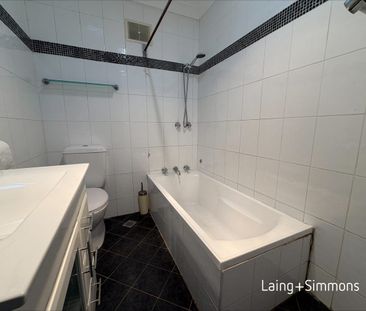 Spacious three-bedroom family home near amenities - Photo 2