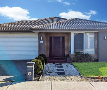 21 Remus Circuit Cranbourne West VIC - Photo 2