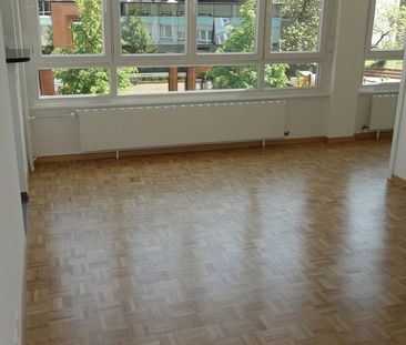 Châtelaine proche commerces et transports - Photo 4