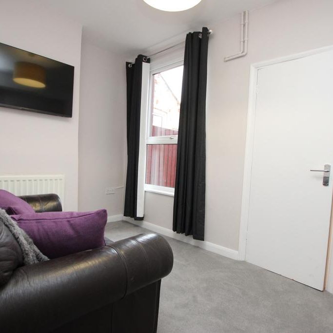 1 bedroom in a house share to rent - Photo 1