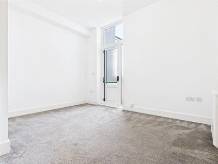 Property to rent - Photo 4