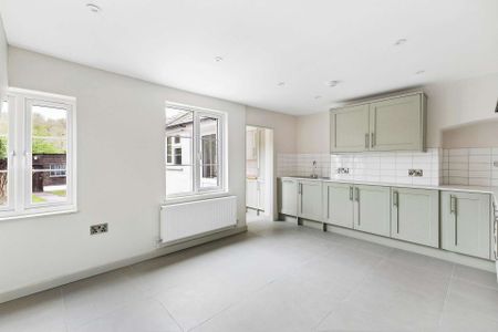 Three bed mid-terrace house set in the rural village of Pontrilas. - Photo 2