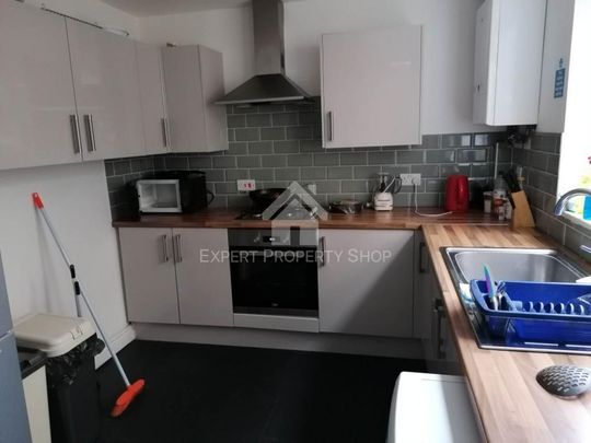 1 bedroom in a house share to rent - Photo 1
