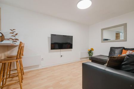 4 bedroom flat to rent - Photo 4