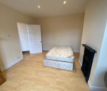 Woodside Avenue (room 3), Headingley, Leeds - Photo 4