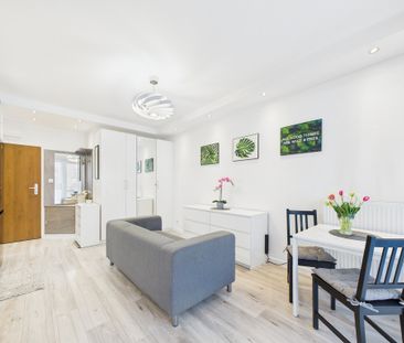 2 pokoje, balkon i garaż – komfort i styl w jednym - Zdjęcie 4