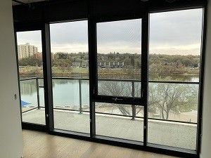 Executive 2 bedroom in No1 River Landing - Photo 3