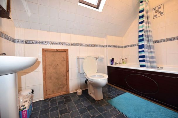 6 bedroom Flat in Hollybank, Leeds - Photo 1