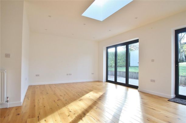 4 bedroom bungalow to rent - Photo 1