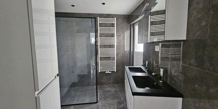 Appartement te huur in Wilrijk voor € 1.000 met 2 slaapkamers - Photo 2