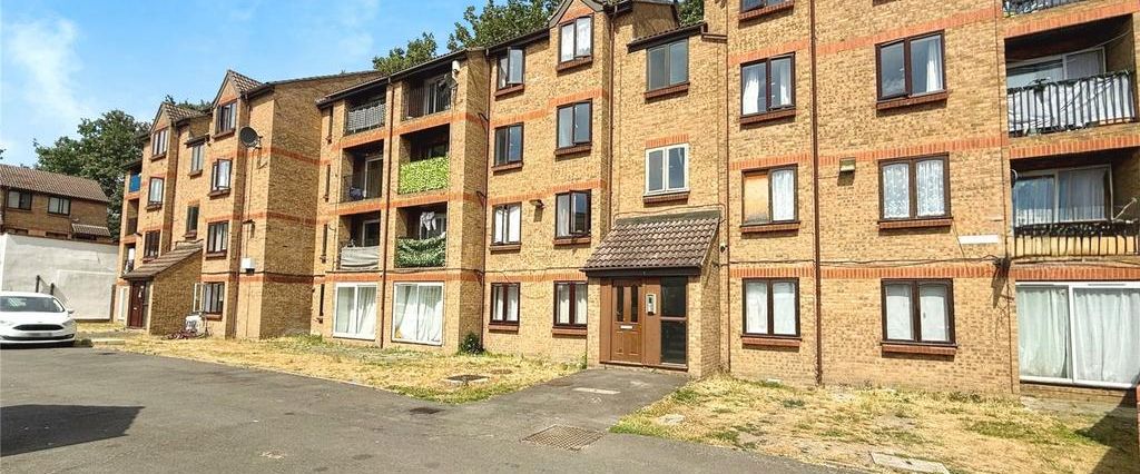 3 bedroom flat to rent - Photo 1