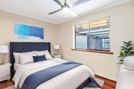 Spacious 4-Bedroom Home in Family-Friendly Parafield Gardens - Photo 2