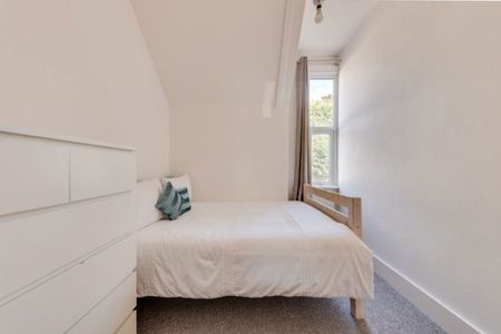 £635 p/w (£2,750 pcm) - Photo 4