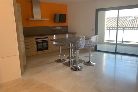 Aix-en-Provence centre ville : Beau T3 de 60 m2 en résidence - Photo 2