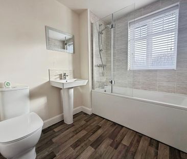 3 bedroom semi-detached house to rent - Photo 3