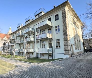 Luxus trifft Lage: Design-Sanierte 2-Zimmer-Wohnung mit Kamin, Gara... - Photo 1