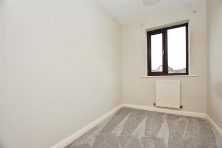 2 bedroom semi-detached house to rent - Photo 5